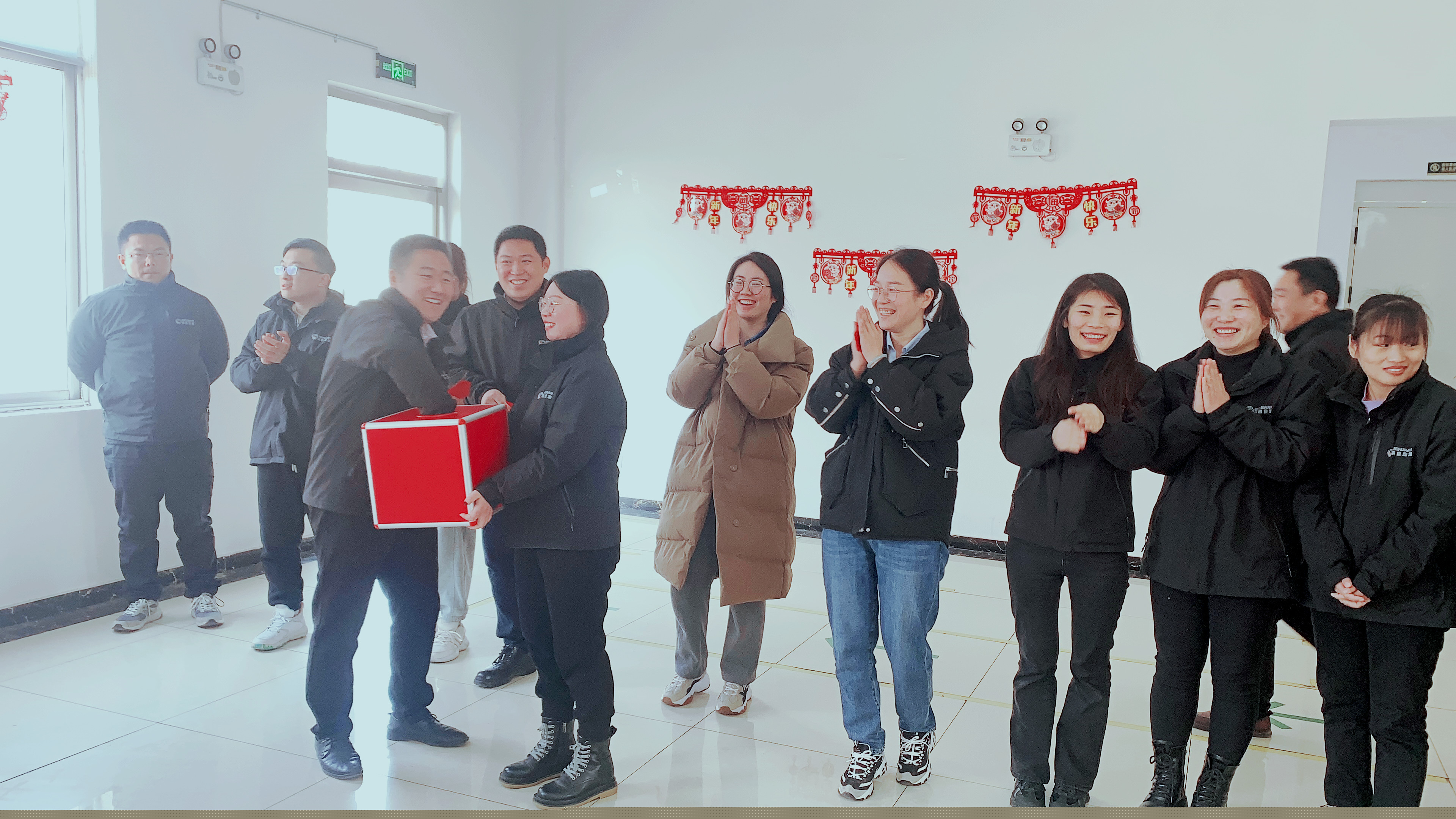 1675817715201216.jpg 1675817715201216.jpg